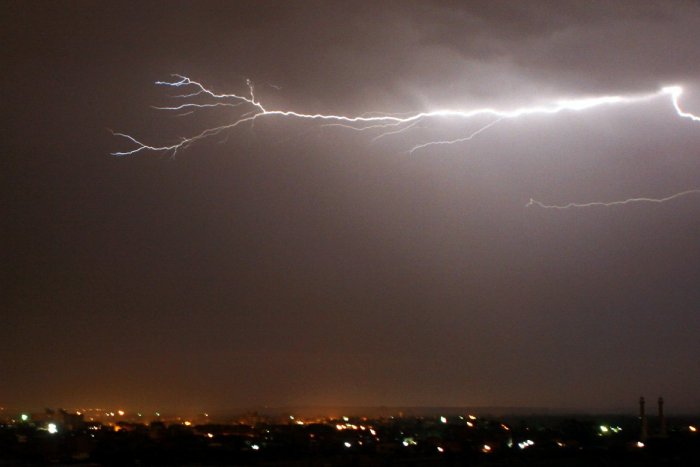 Ilustračný obrázok k článku Okres Šaľa môžu zasiahnuť búrky s krúpami: Meteorológovia už vydali výstrahu